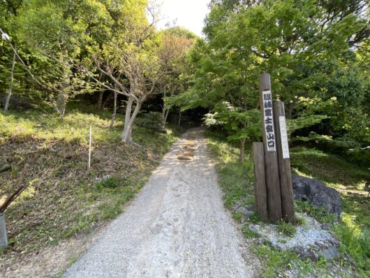 飯野山飯野町ルート登山口